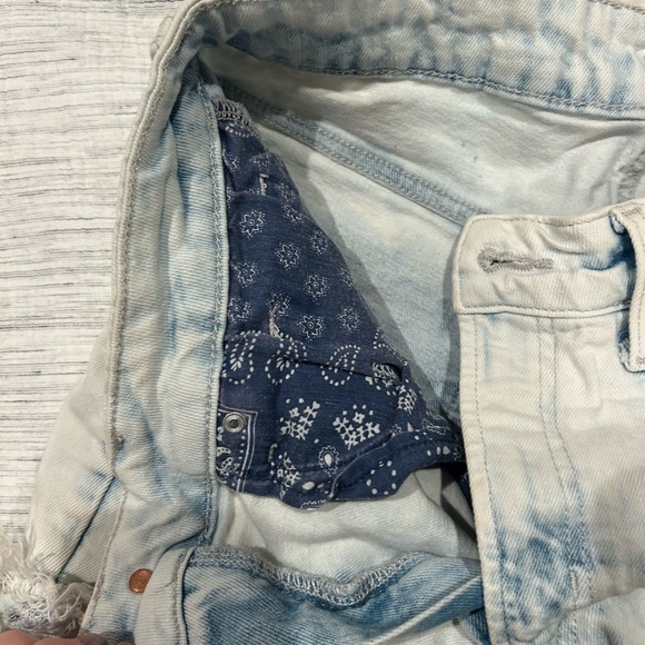 Old Navy Light Blue Jean Shorts - Picture 3 of 7